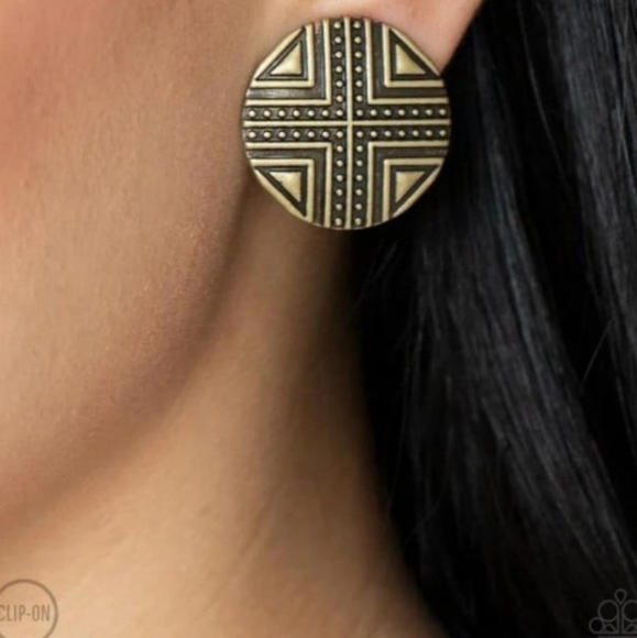 Shielded Shimmer Brass Clip-On Earrings Fashion Jewelry Paparazzi - Picture 2 of 2